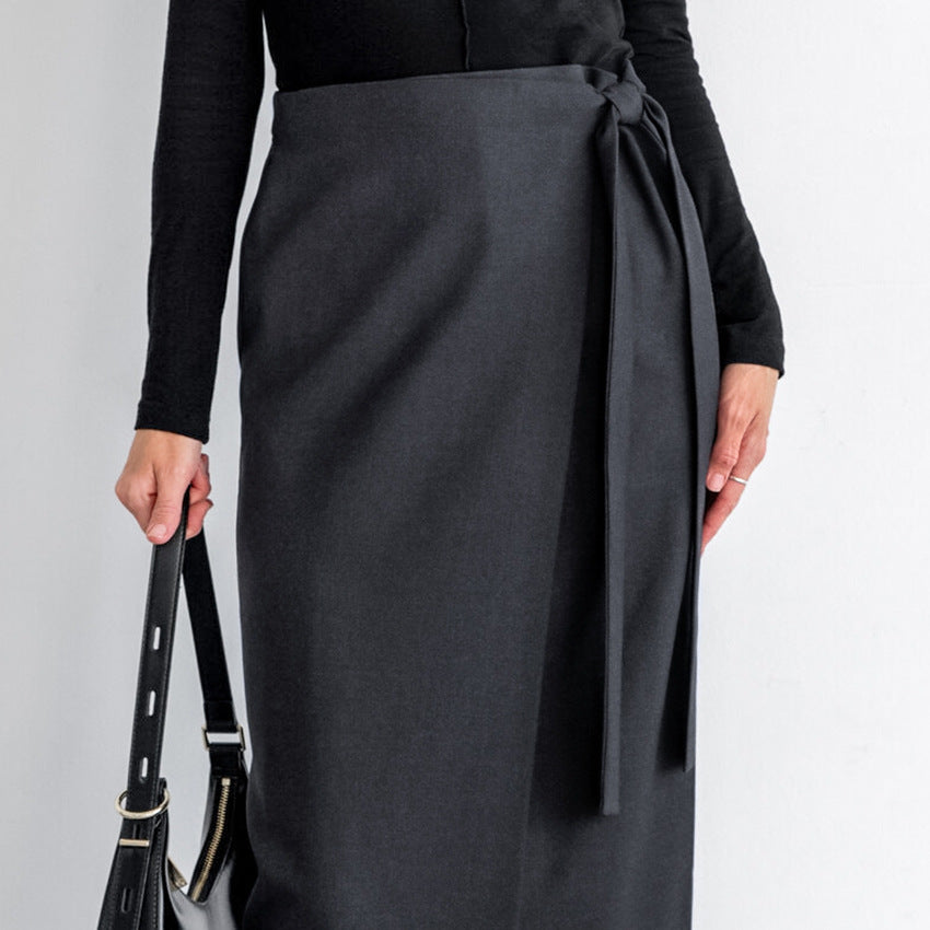 Dame wrapped skirt with side slit and decorative tie belt Stilla