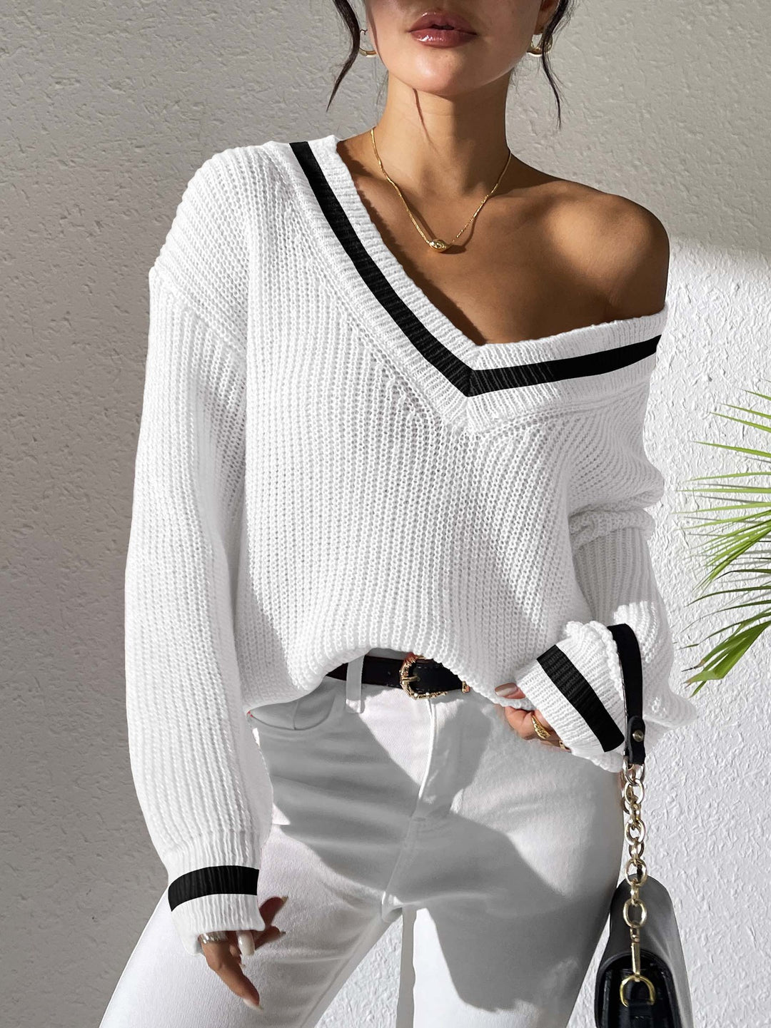 Dame blød V-hals strikpullover med moderne striber Stilla