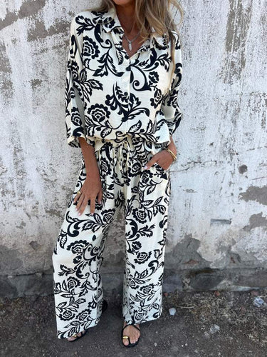 Dame To-deles modebevidst outfit med blomsterprint og løs pasform Stilla