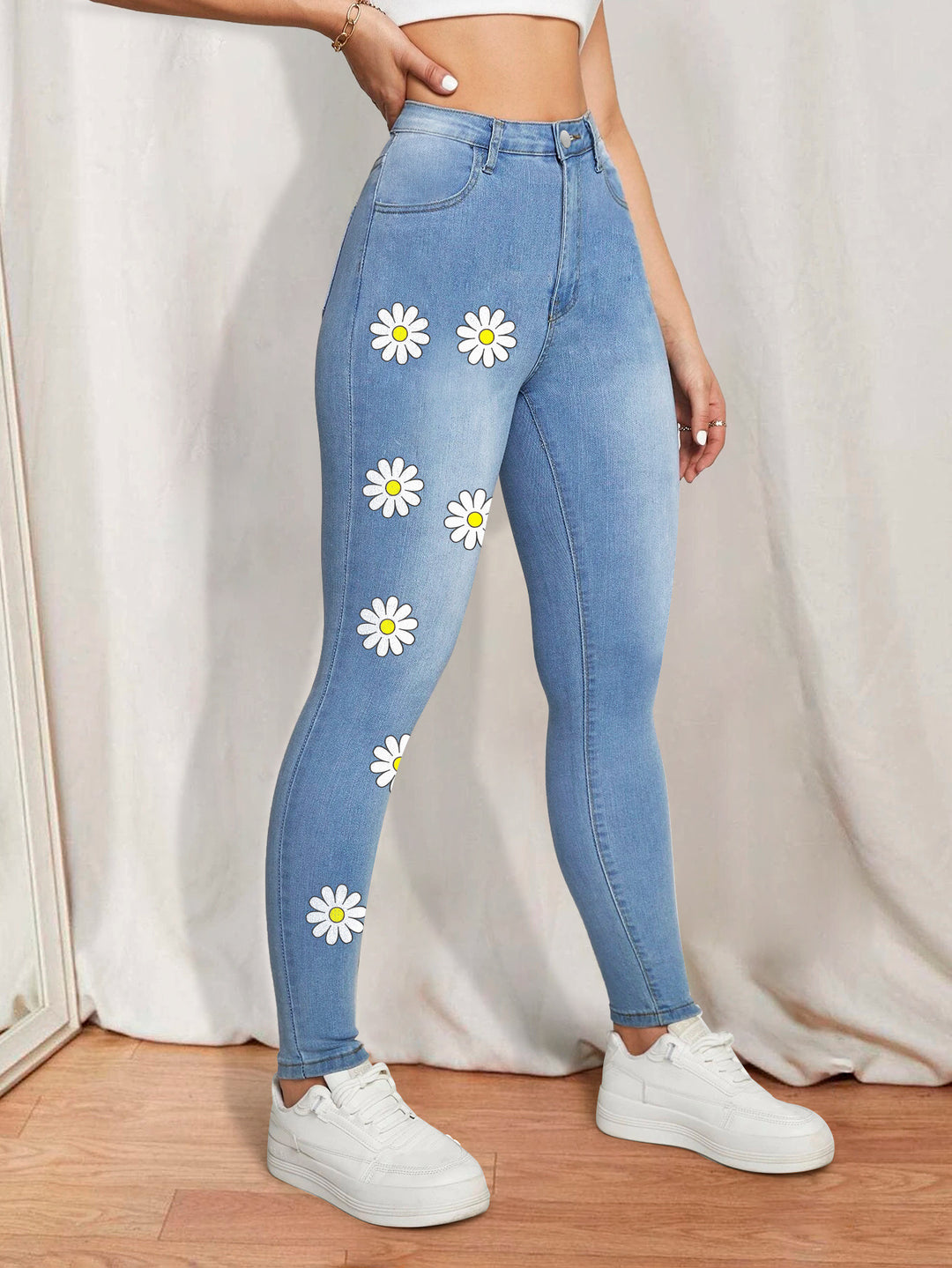 Dame tætsiddende Jeans med legende marguerit-applikationer Stilla