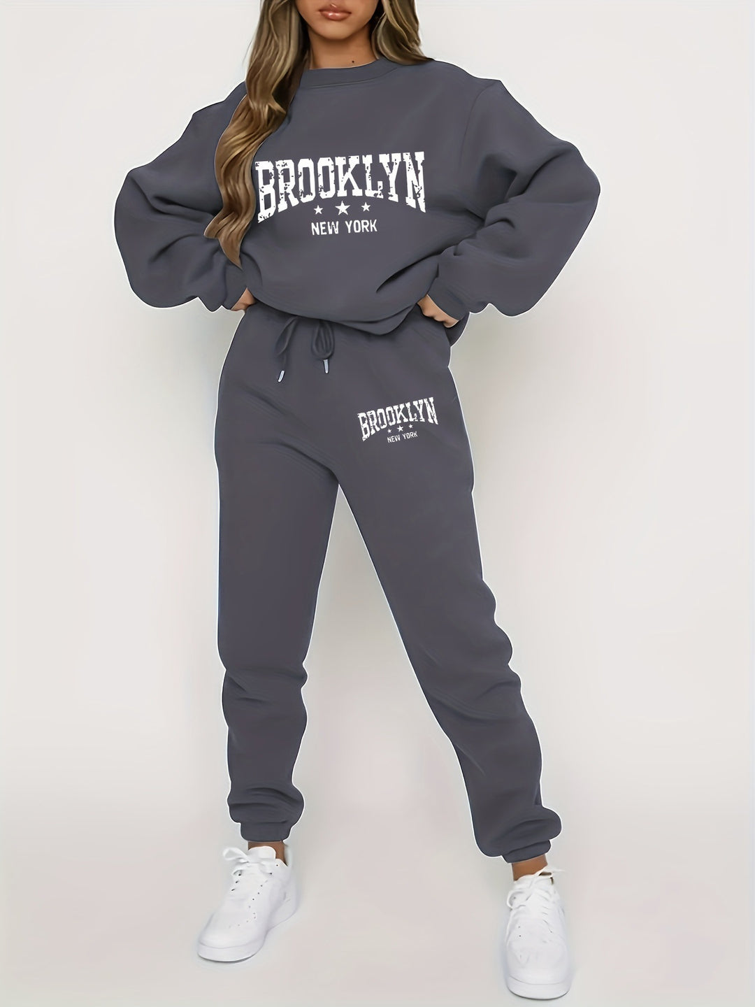 Dame hoodie og joggersæt med urban Brooklyn design Skovae