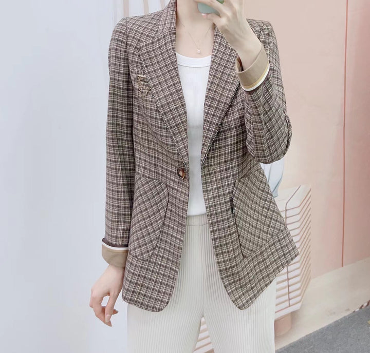 Dame Elegant ternet blazer med ikoniske knapdetaljer og praktiske lommer Stilla