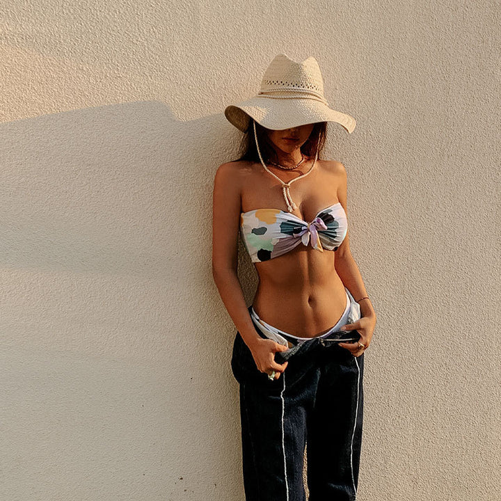 Dame Bandeau-bikini med blomsterprint og moderne knude Stilla
