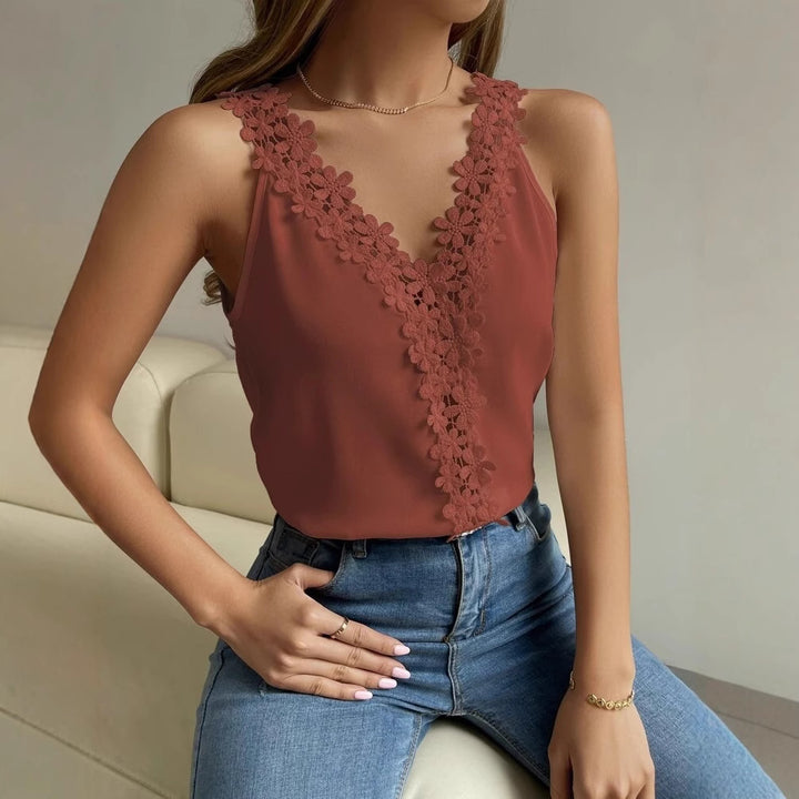 Damer blonde top med V-hals og florale detaljer Stilla