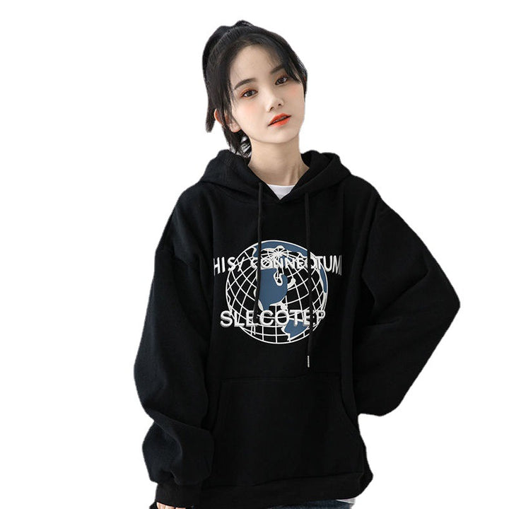 Kvinders hoodie med moderne verdenskortdesign Skovae