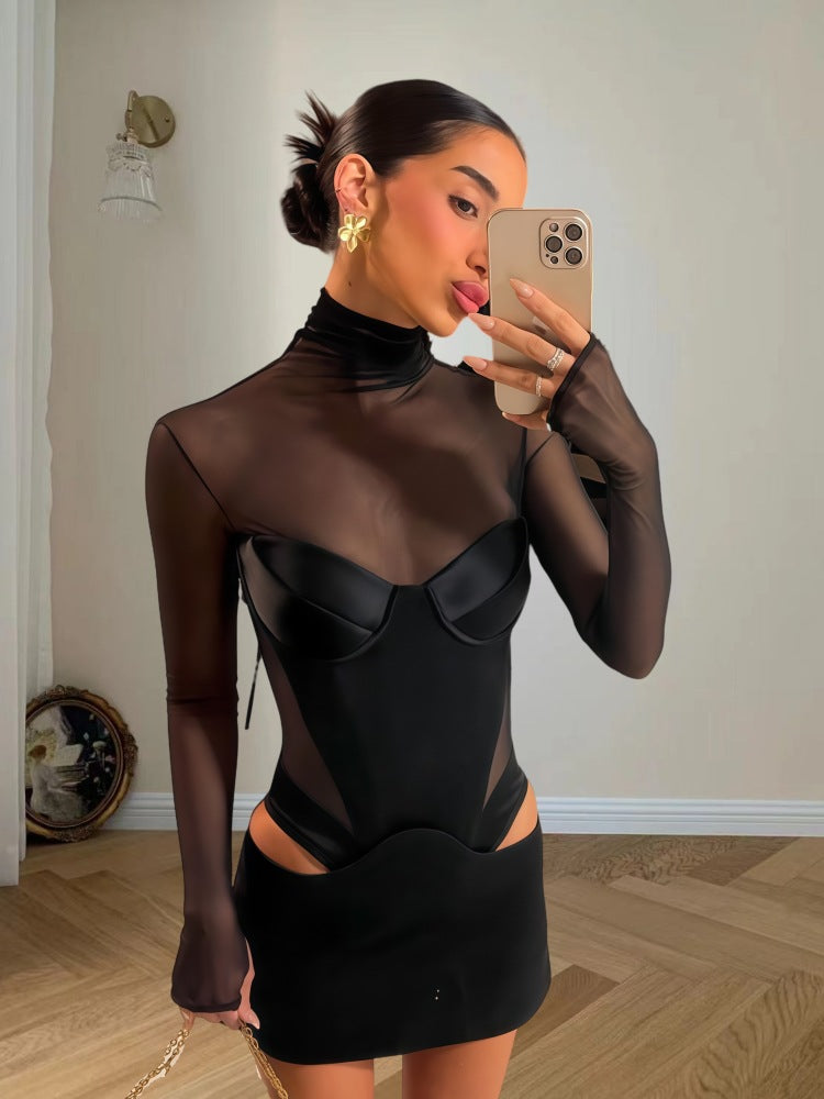 Dame Cut-Out Minikjole med transparente ærmer og tætsiddende pasform Stilla