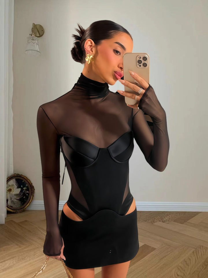 Dame Cut-Out Minikjole med transparente ærmer og tætsiddende pasform Stilla