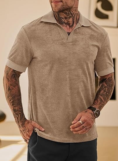 Herre polo shirt lavet af blødt bomuldsblanding med moderne V-halsudskæring Stilla