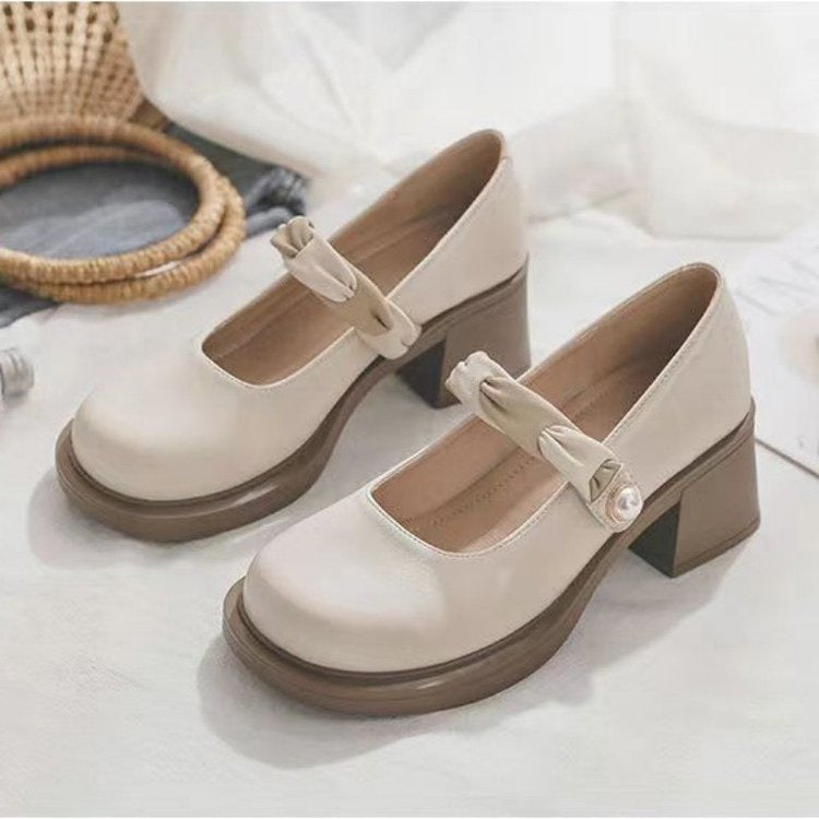 Dame elegante Pumps med moderigtige rem og behagelig blokhæl Stilla