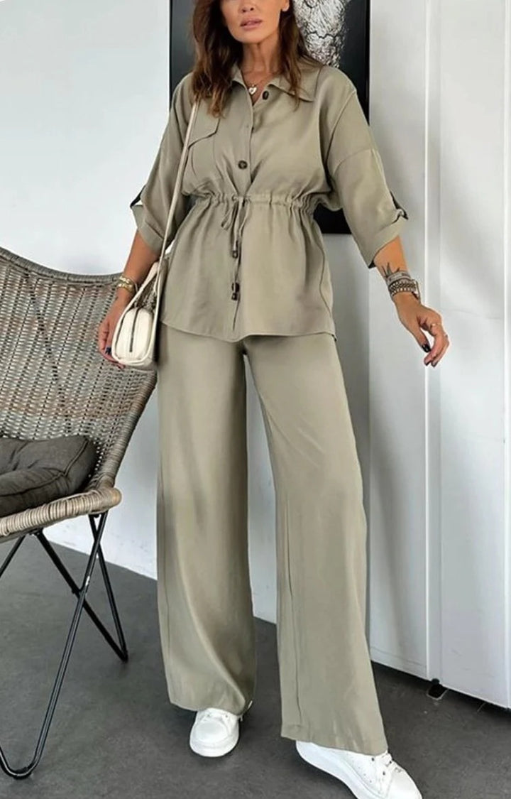 Dame stilfuld og komfortabel sæt bestående af bluse og bukser med fashionable bindebælter Stilla