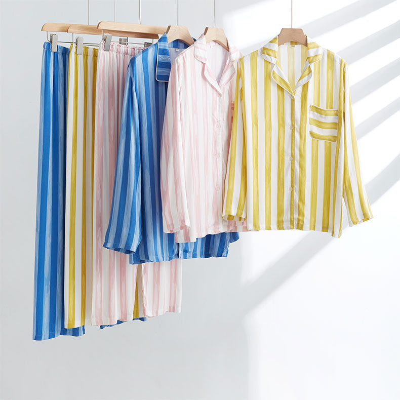 Dame natwear-sæt lavet af blødt viskosemateriale med stribet design og komfortabel pasform Stilla