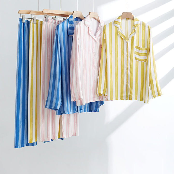 Dame natwear-sæt lavet af blødt viskosemateriale med stribet design og komfortabel pasform Stilla