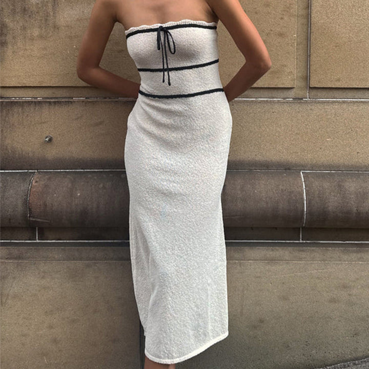 Dame maxikjole med off-shoulder design og kontrasterende binde accenter Stilla