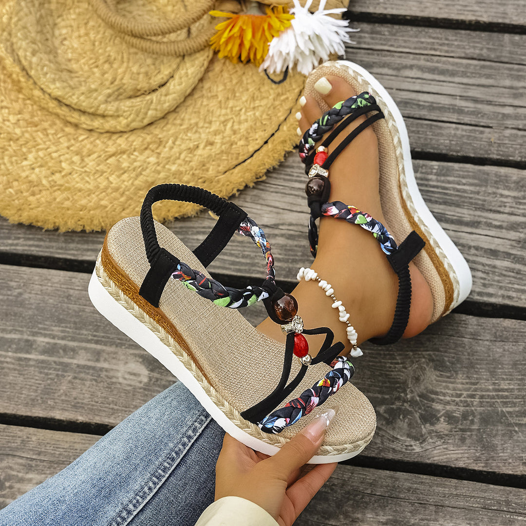 Dame platform-sandaler med farverigt remdesign og komfortabel fodsenge Stilla