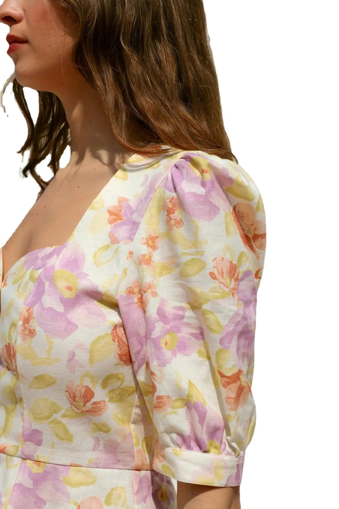 Dame figursyet bluse med voluminøse pufærmer og blomstret design Stilla