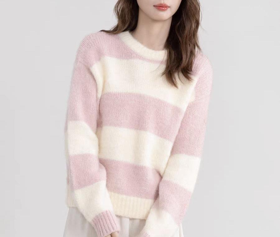 Kvindes stilfulde hyggelige sweater med stribet mønster Stilla
