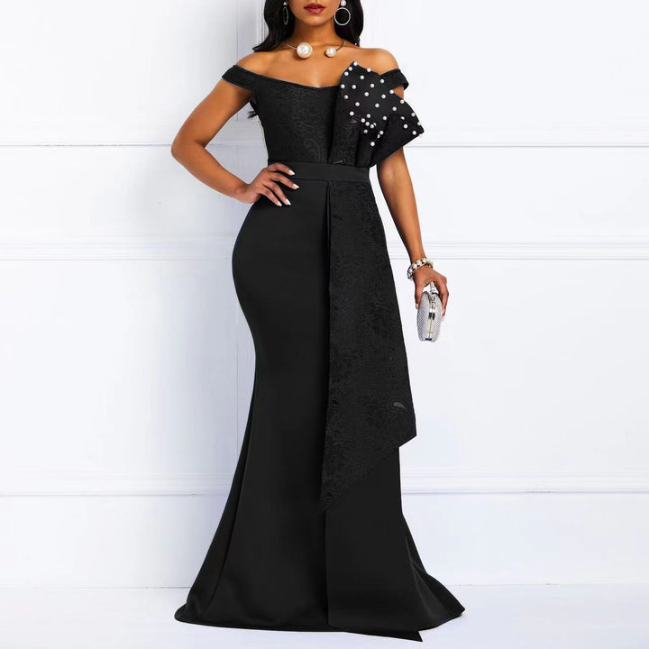 Dame Elegant aftenkjole med off-shoulder-design og luksuriøse applikationer Stilla