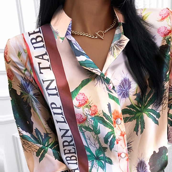Dame floral trykt bluse med elegant satinfinish Skovae