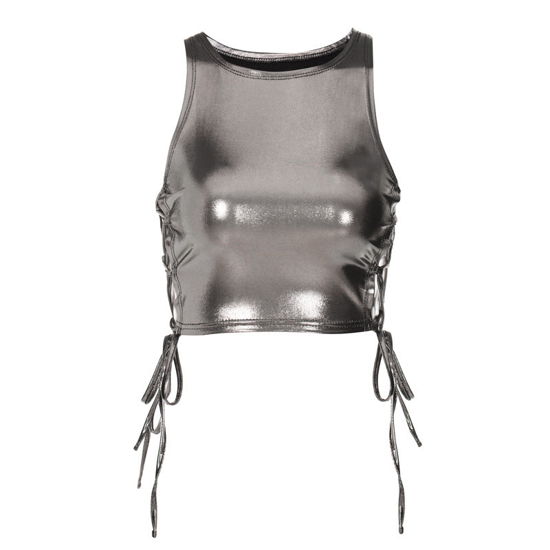 Dame højskåret crop-top med sidelokning og blank finish Stilla
