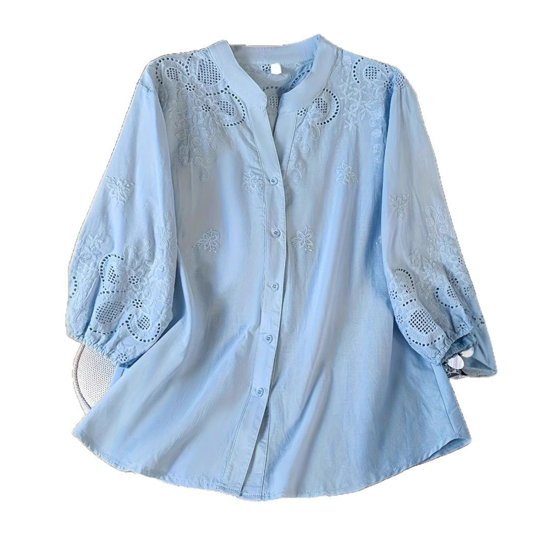 Dame broderet bluse med knaplukning og 3/4 puffærmer Stilla