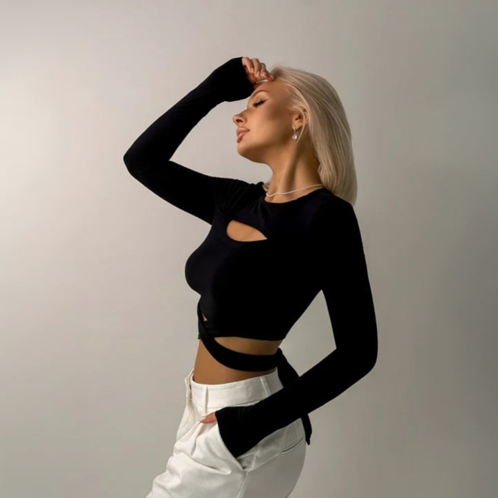 Dame Crop-Top med innovativt Cut-Out-design og længere ærmer Stilla