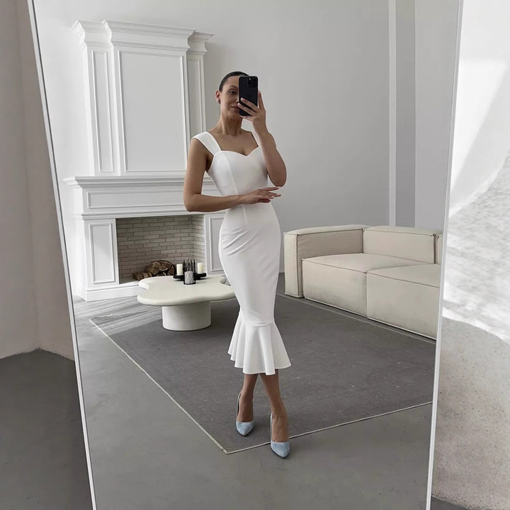 Dame slyngekjole med elegant hjerteudskæring og svajende kant Skovae