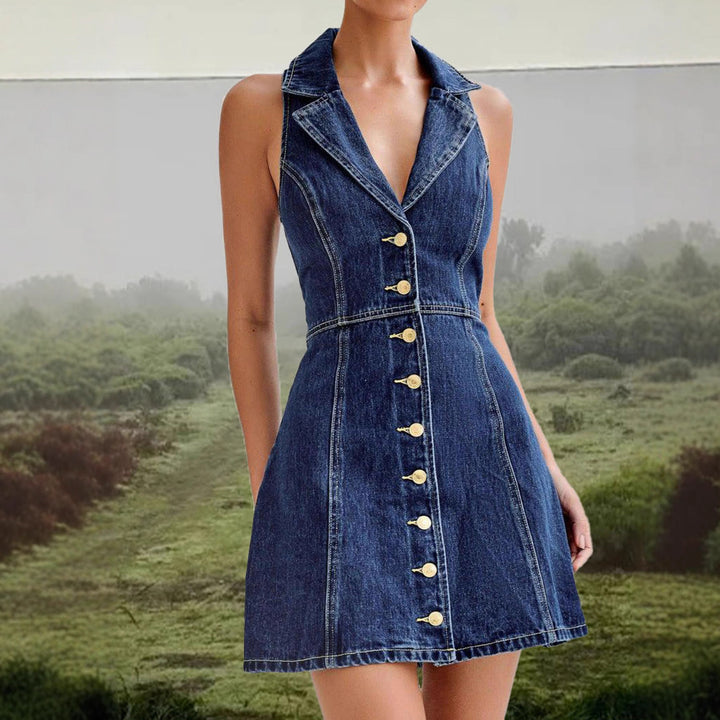 Dame denim kjole med moderne krave og knapdetaljer Skovae