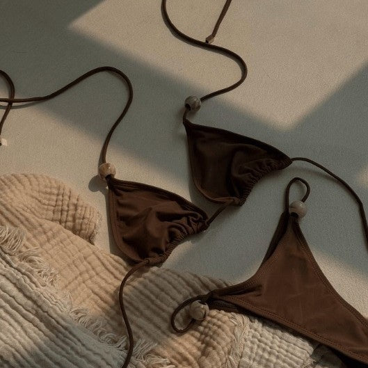 Damer Triangel-Bikini med moderne perle detaljer Skovae