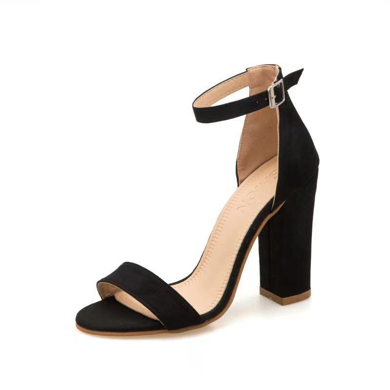 Dame sandaler med elegant blokhæl og justerbar rem Stilla