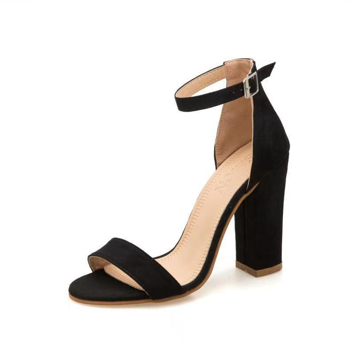 Dame sandaler med elegant blokhæl og justerbar rem Stilla