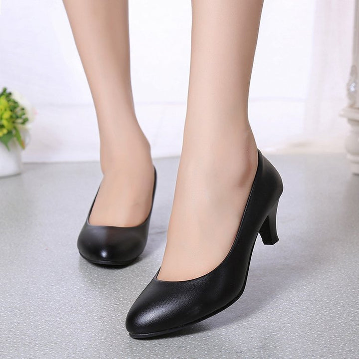 Dame Elegante og Tidløse Pumps Stilla