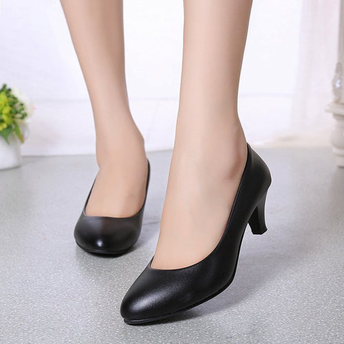 Dame Elegante og Tidløse Pumps Stilla