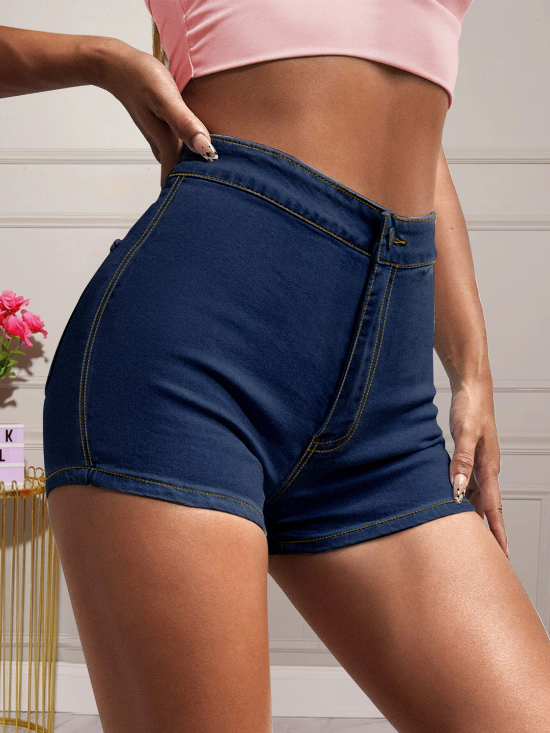 Dame figursyede High-Waist Shorts med knapdetaljer og afslappet design Stilla