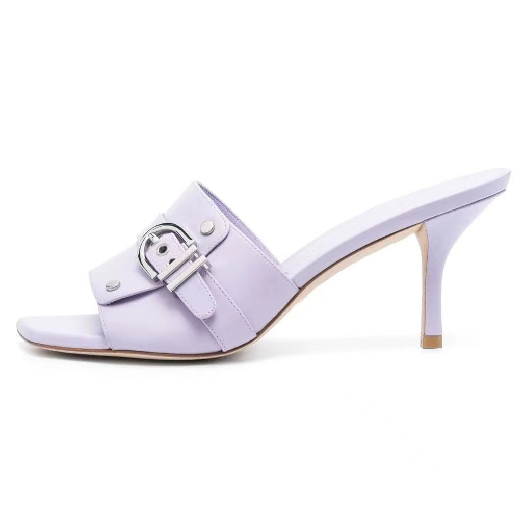Femme Chic Slide Heels med stilfulde spænde-detaljer Stilla