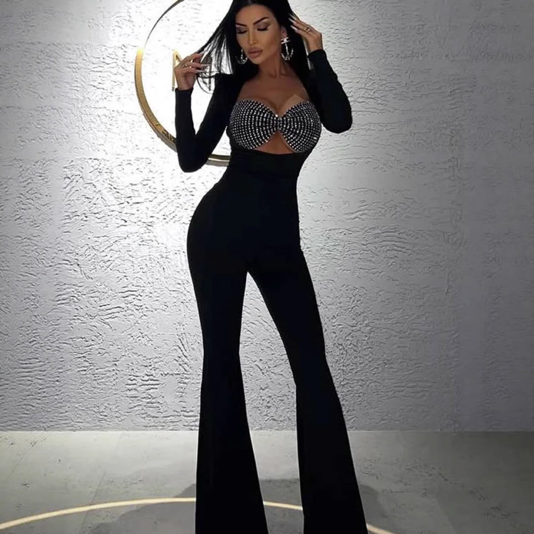 Kvinders Glamourøse Jumpsuit med Funklende Rhinestone Detaljer og Fittet Snit