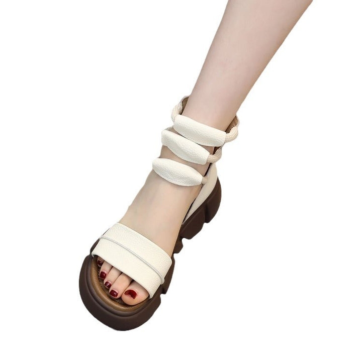 Dame Chunky Sandaler med moderne remdesign og stabil profilsole Stilla