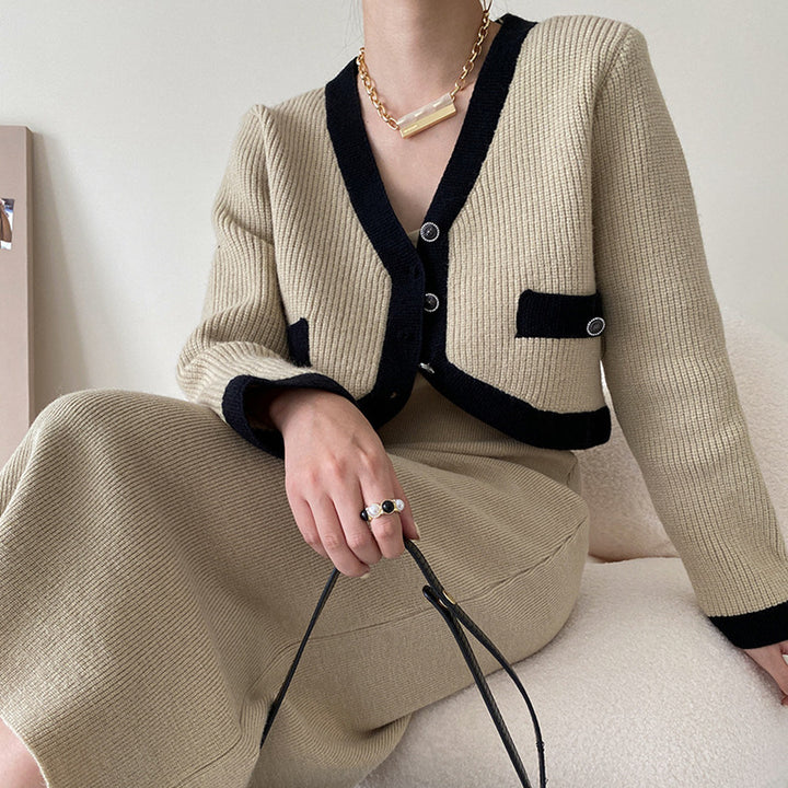 Femme Elegante Strik-Midi-Kjole med Cardigan-Overlay Stilla