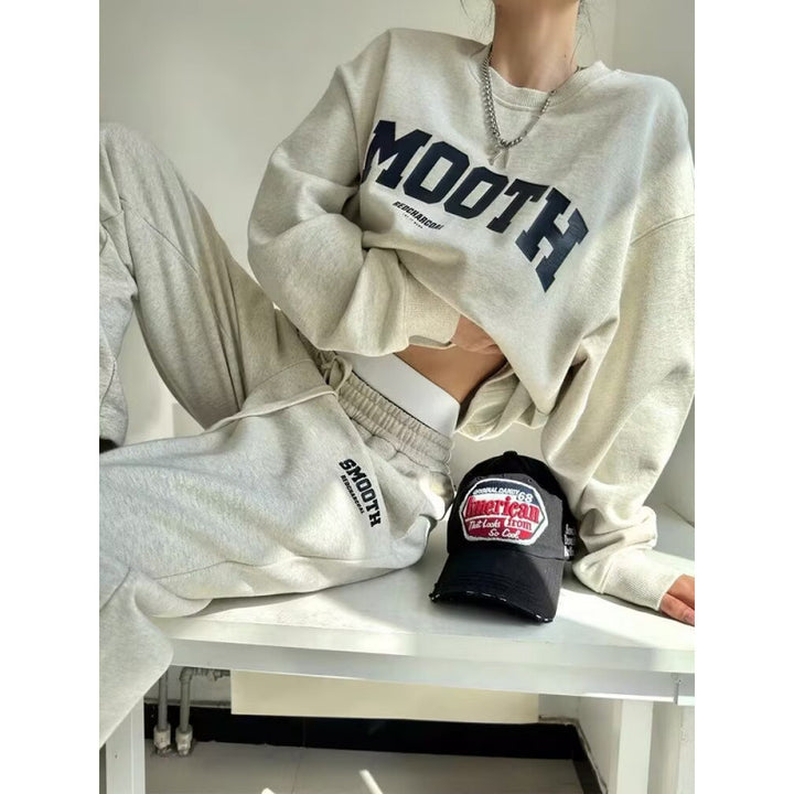 Kvinders sæt med cropped sweatshirt og komfortable joggingbukser Skovae