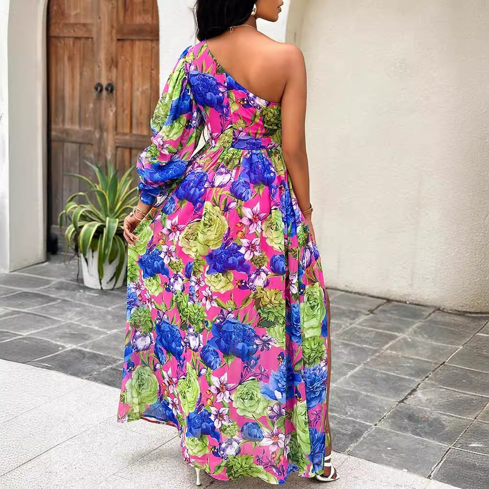 Dame maxikjole med asymmetrisk snit og blomstret design Stilla