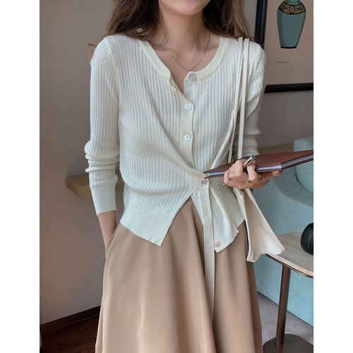 Dame cardigan med fint ribdesign og moderne knapdetaljer Stilla