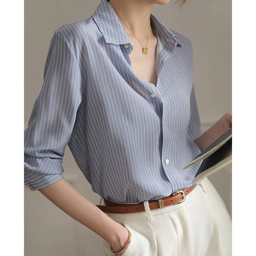 Dame afslappet bluse med fine striber og elegant krave Stilla