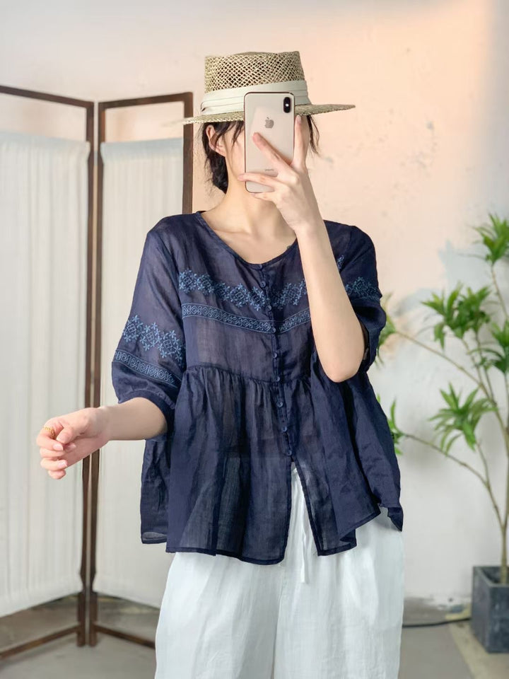 Femme Let knapåbning bluse med kompleks broderi Stilla