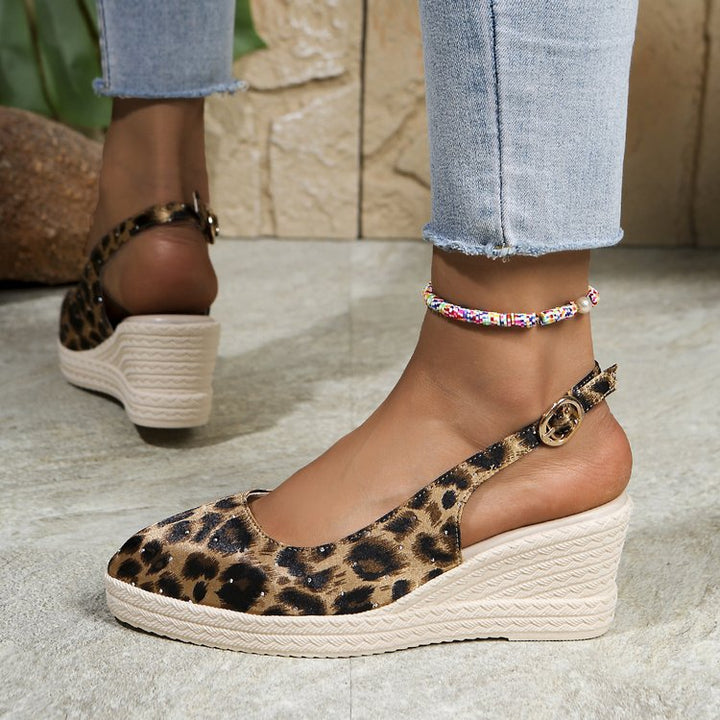 Dame Sling-sandaler med leopardmønster og komfortabel kilehæl Stilla