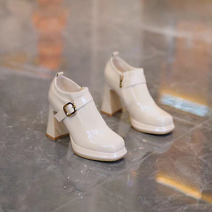Dame elegante Mary-Jane pumps med højglansende lakoverdel og stilfuld blokhæl Stilla