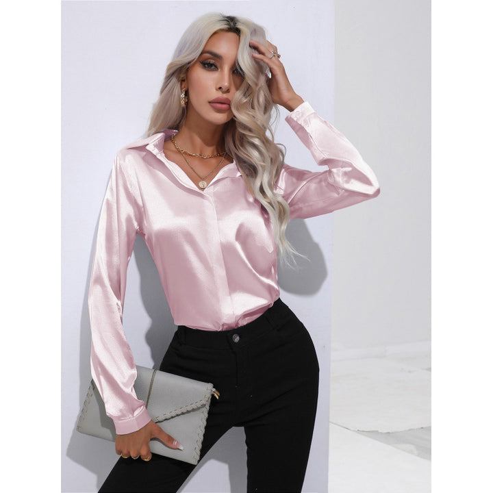 Dame satinbluse med elegant kentkrave og lange ærmer Stilla