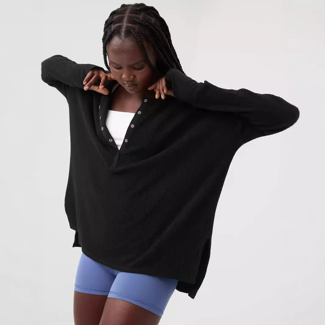 Dame afslappet vaffelstruktur sweater med dekorative knapdetaljer og lange ærmer Stilla