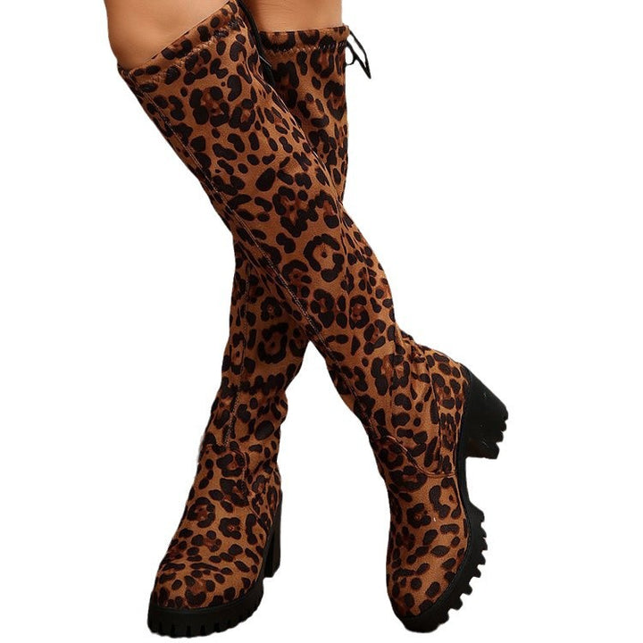 Dame overknæ støvler med fashionabelt leopardmønster og robust blokhæl Stilla