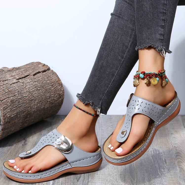 Dame flip-flops med dekorativt huldesign og ergonomisk fodseng Stilla