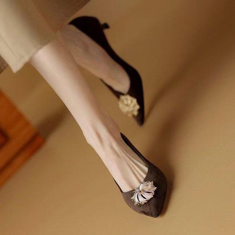 Dame ballerinaer med elegant blomst akcent og fin læderoverflade Stilla