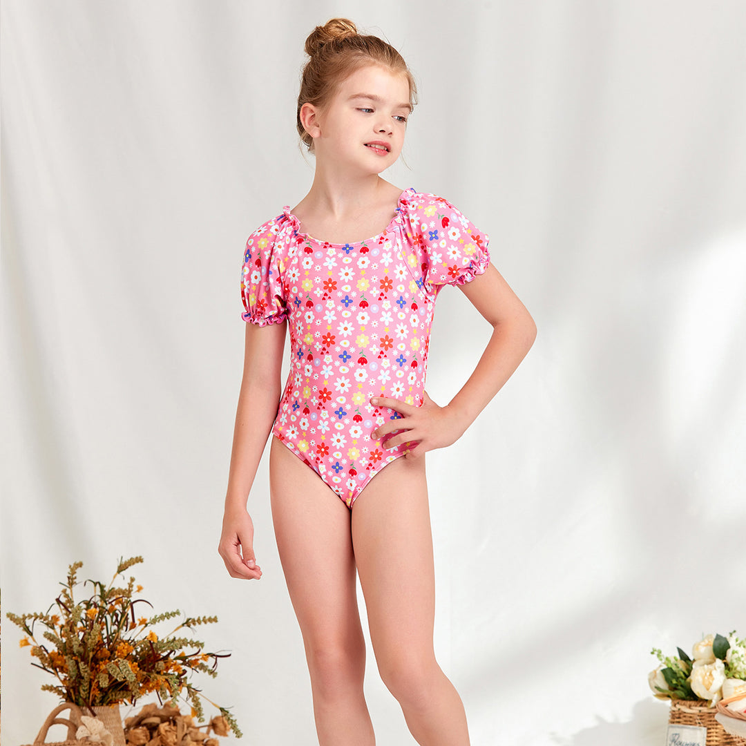 Dame en-delt badedragt med blomstret puffærme-design Stilla